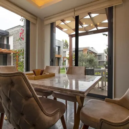 Villa Magnicifent 4 Bedroom Triplex In Akyarlar *