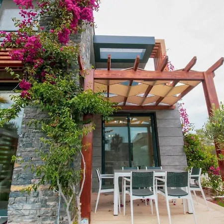 Magnicifent 4 Bedroom Triplex In Akyarlar Villa